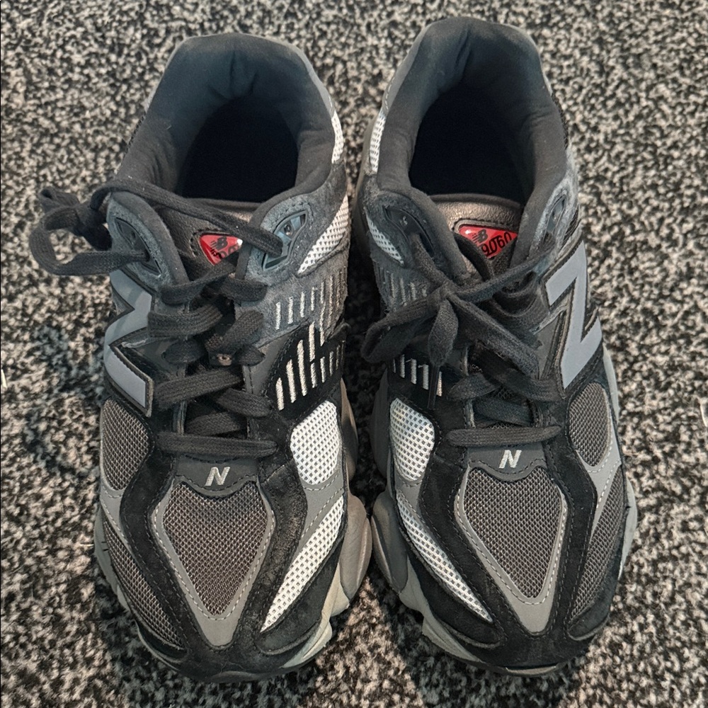 New Balance Men's Black and Gray Athletic Shoes